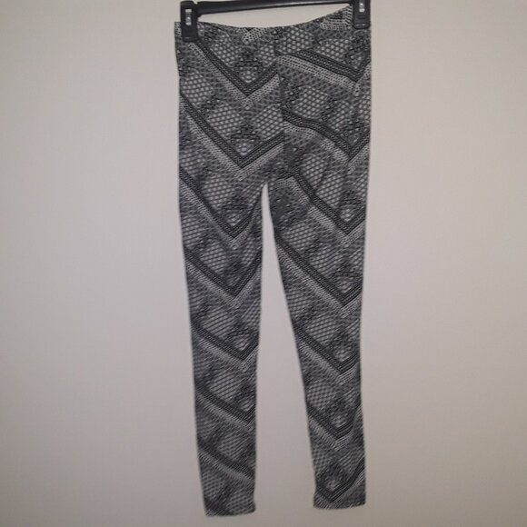 Eye Candy junior medium black/white patterned leggings - Picture 3 of 5